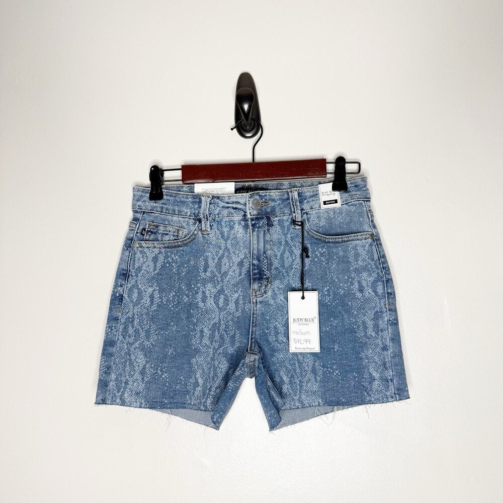 Judy Blue Mid Rise Snakeskin Printed Cut Off Raw Hem Shorts Women’s Size Medium